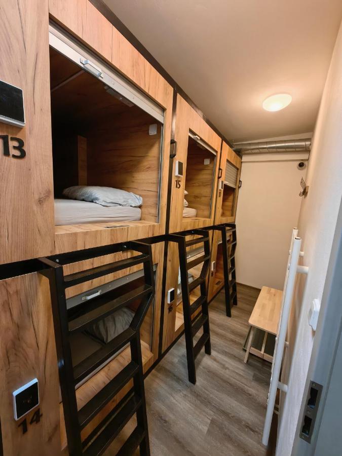 Capsule Hostel Erbenova Прага Екстериор снимка