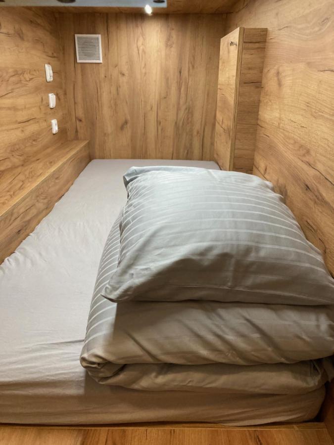 Capsule Hostel Erbenova Прага Екстериор снимка