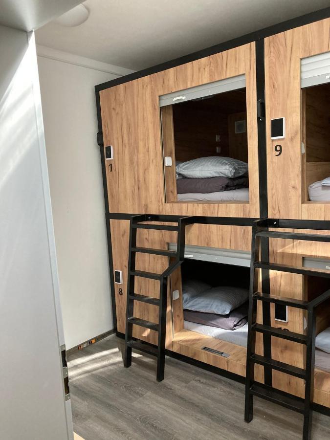 Capsule Hostel Erbenova Прага Екстериор снимка