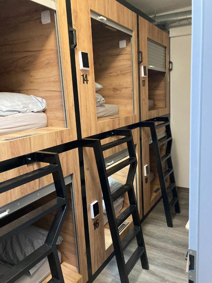 Capsule Hostel Erbenova Прага Екстериор снимка